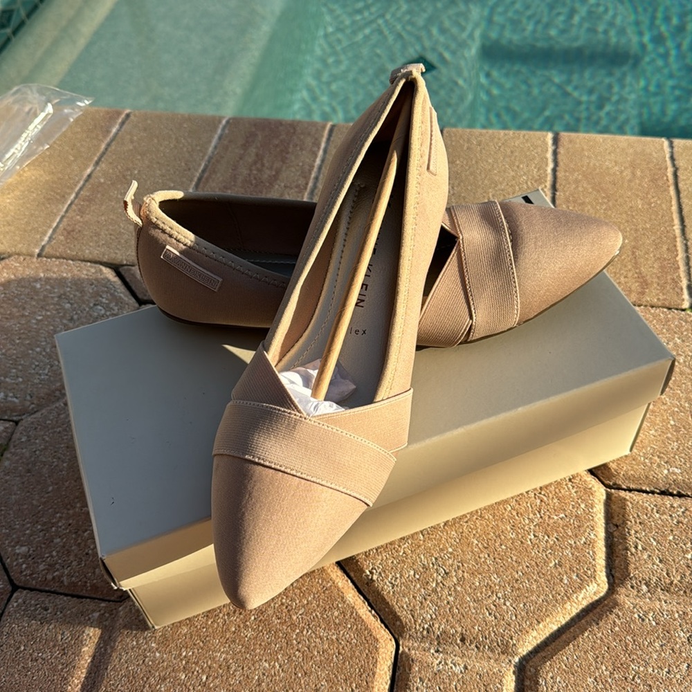 Anne Klein flex flats